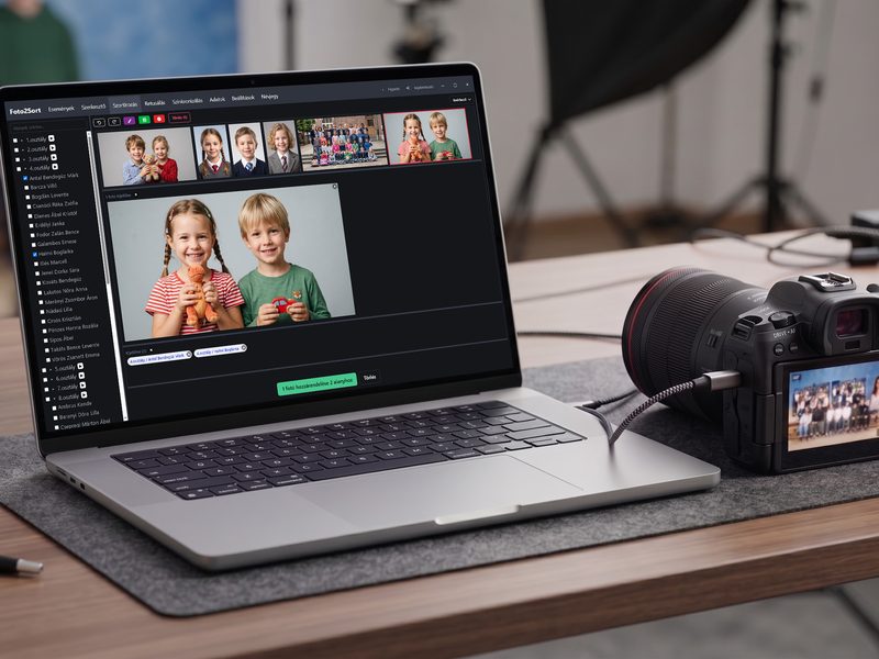 Fotózás közben: a fényképezőgép kábellel a laptophoz kötve, a képernyőn a névsor és a most készült kép.